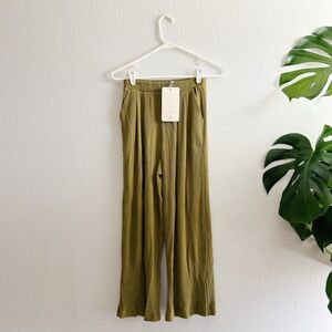 Encircled Comfy Wide Leg Crop in Martini Olive